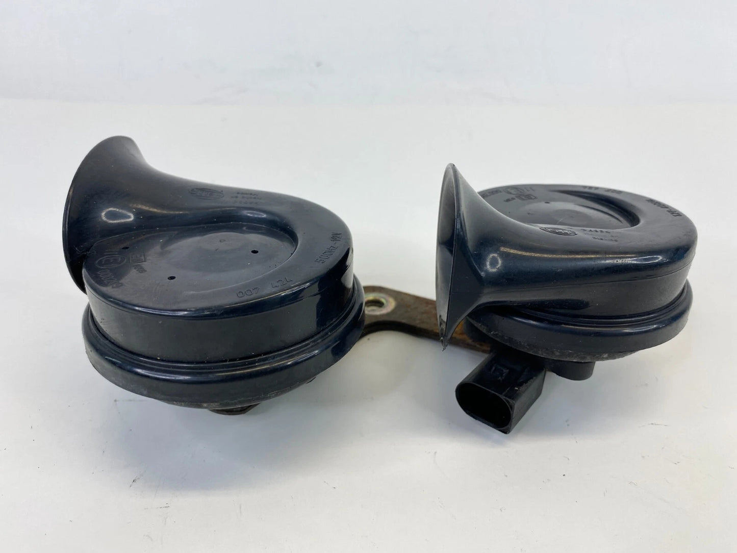 98-10 VW NEW BEETLE DUAL TONE HORN ASSEMBLY HIGH LOW PITCH SNAIL OEM E1-000209