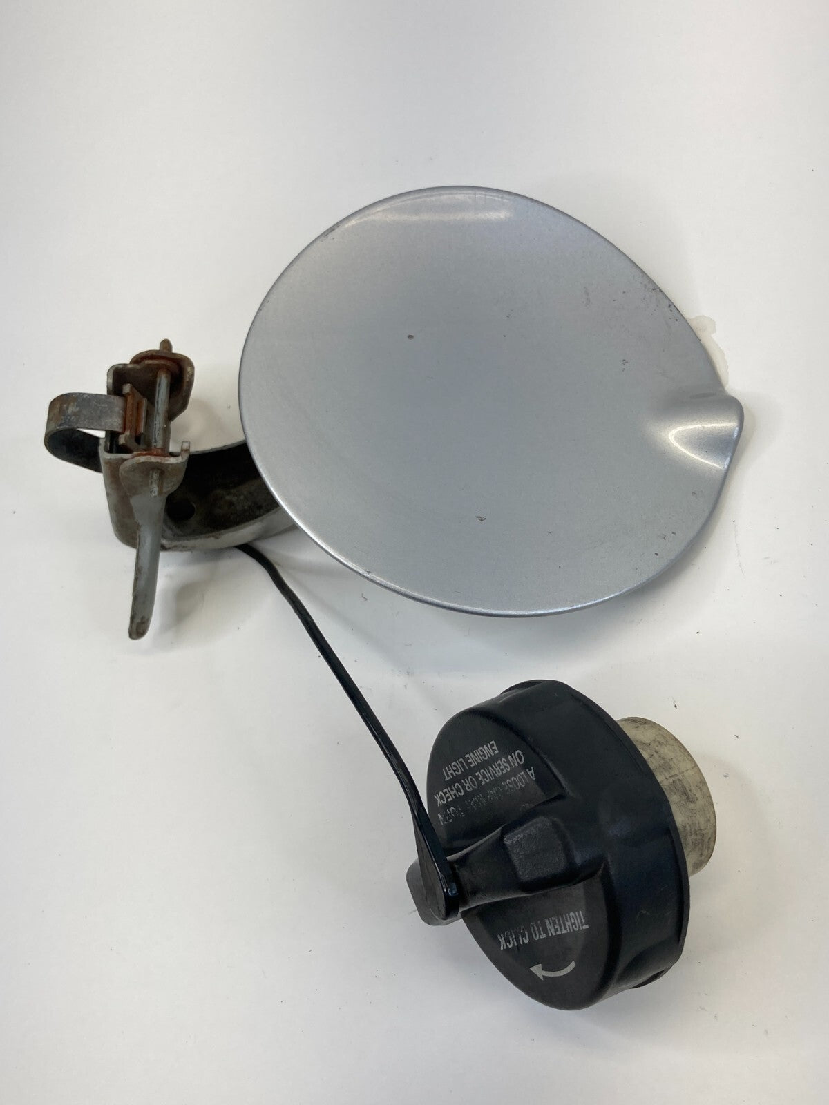 04-08 Chrysler PT Cruiser Wagon Fuel Filler Door Gas Lid Cover w/ Cap 05067387AA