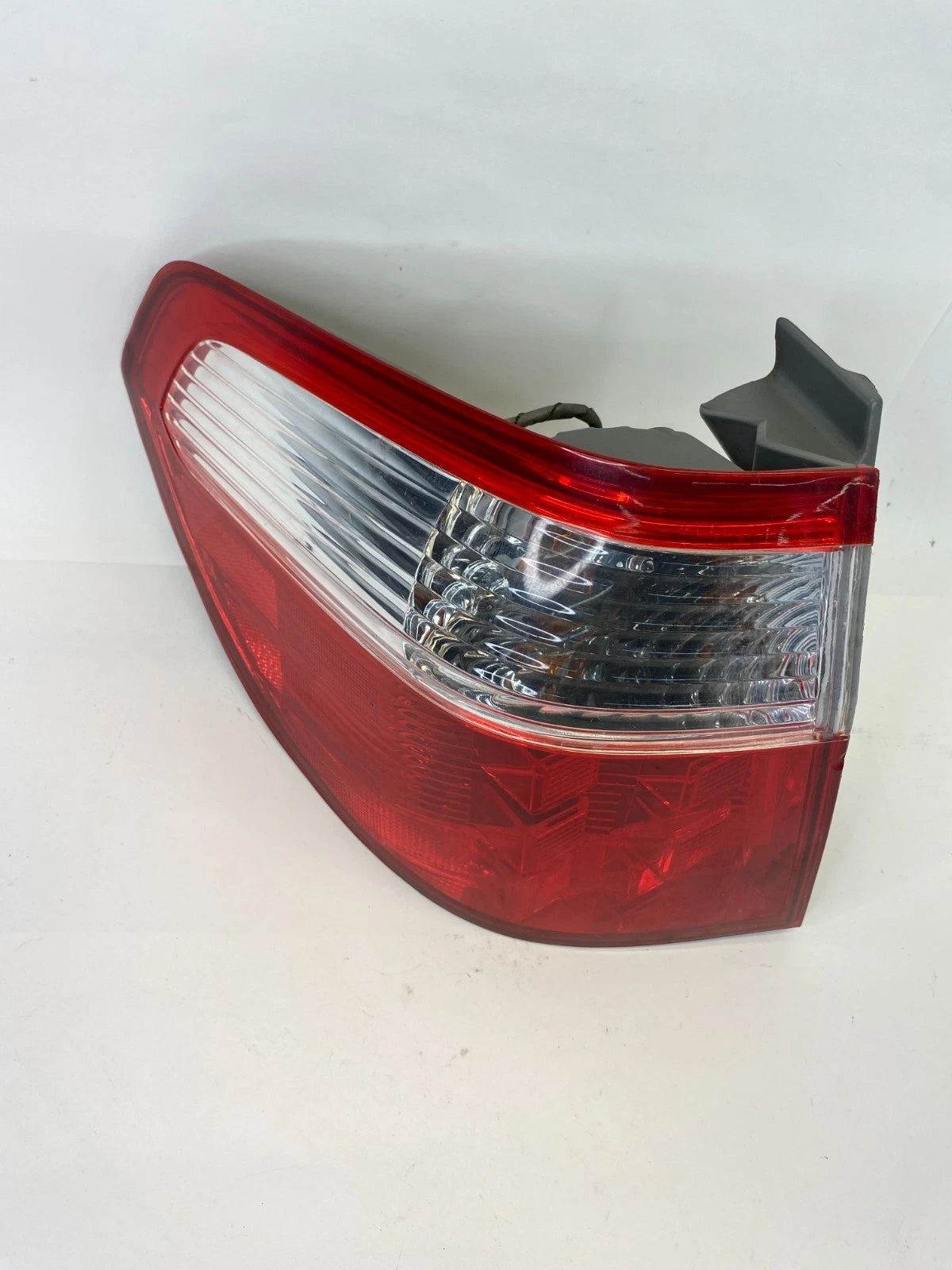 05-07 HONDA ODYSSEY LEFT DRIVER TAILLIGHT OUTER TAILLIGHT HD478-U000L EAGLE EYES