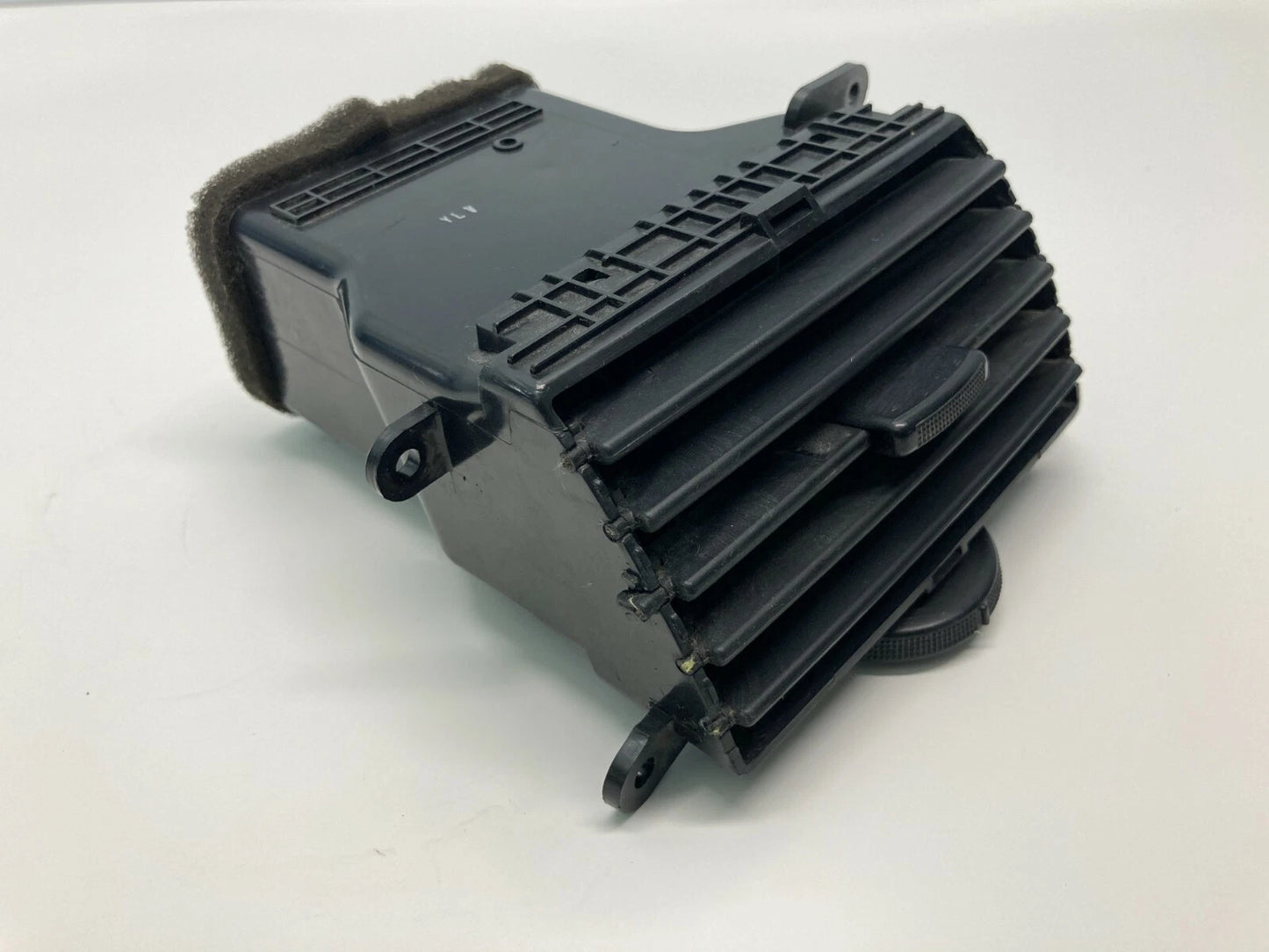 2002-2005 KIA SEDONA LEFT SIDE AC HEATER AIR VENT OUTLET GRILL OK53A-6481X OEM