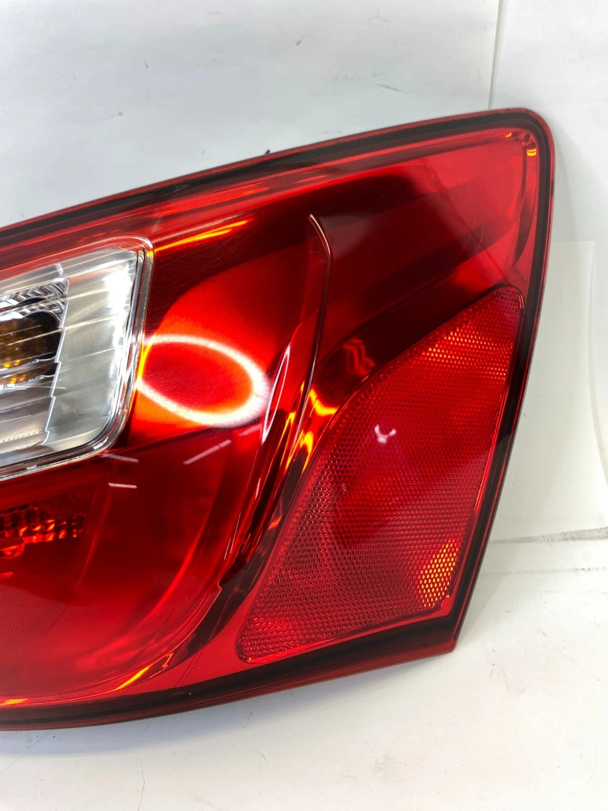 2012-2017 KIA RIO REAR RIGHT PASSENGER OUTER TAIL LIGHT LAMP UNIT 92402-1W0 OEM