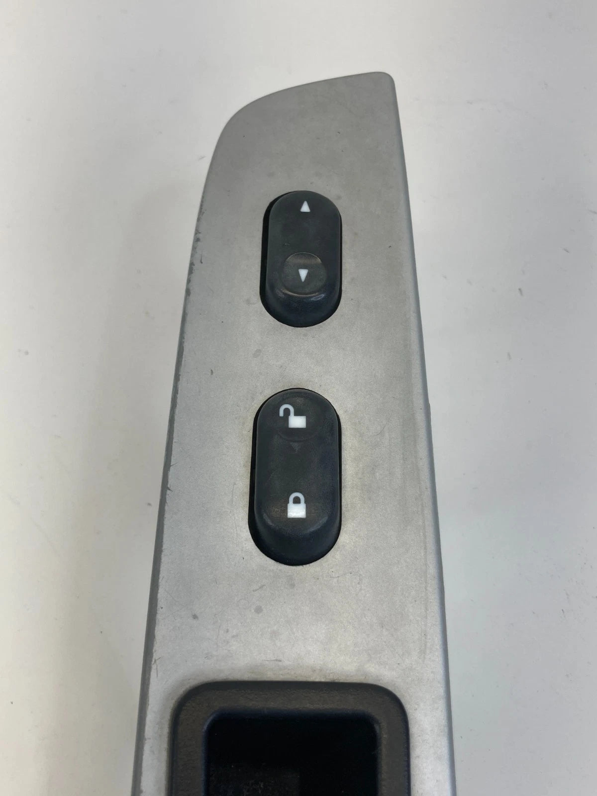 05-07 MERCURY MARINER FRONT RIGHT WINDOW SWITCH W/ BEZEL TRIM 5E6X-7823710-AC