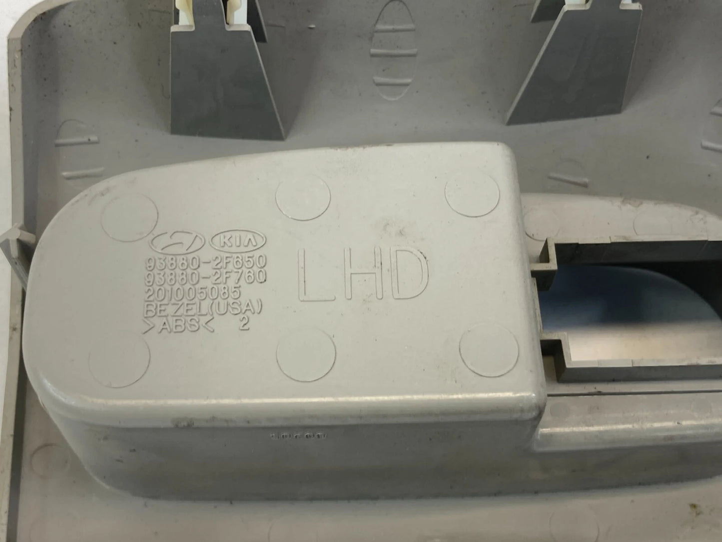 2007-2009 KIA SPECTRA CENTER CONSOLE STORAGE COMPARTMENT BOX 93880-2F650 OEM