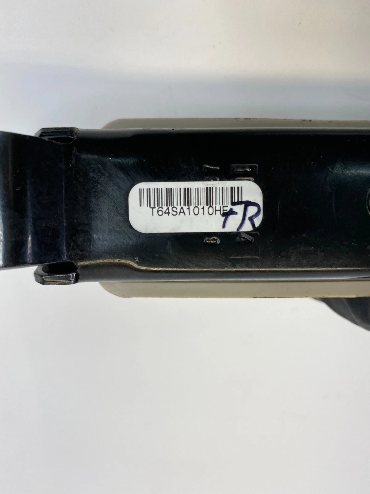 2006 2007 SATURN VUE FRONT RIGHT PASSENGER SIDE SEAT BELT HEIGHT ADJUSTER OEM
