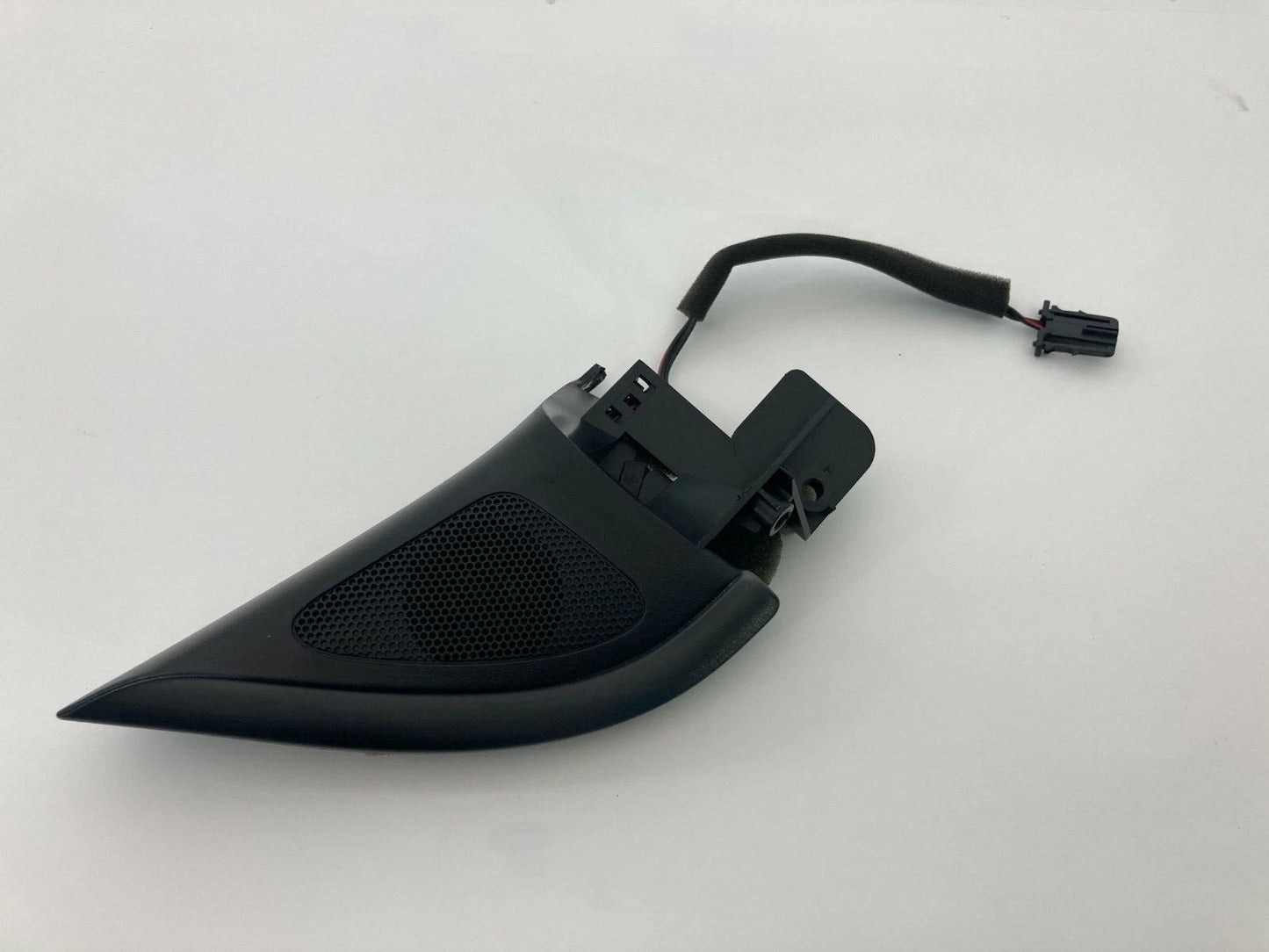 05-10 VW JETTA PASSENGER DOOR MIRROR CORNER TRIM COVER W/ TWEETER SPEAKER OEM