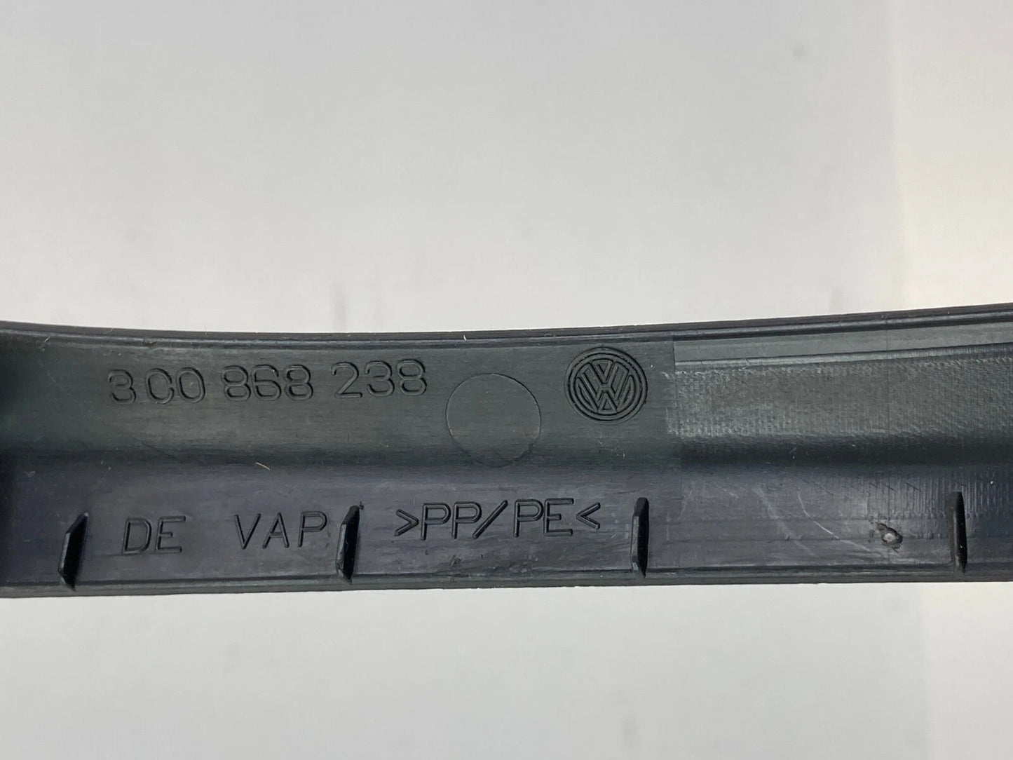 2006-2010 VOLKSWAGEN PASSAT INNER RIGHT KICK PANEL TRIM LINING TRIM 3C0-868-238