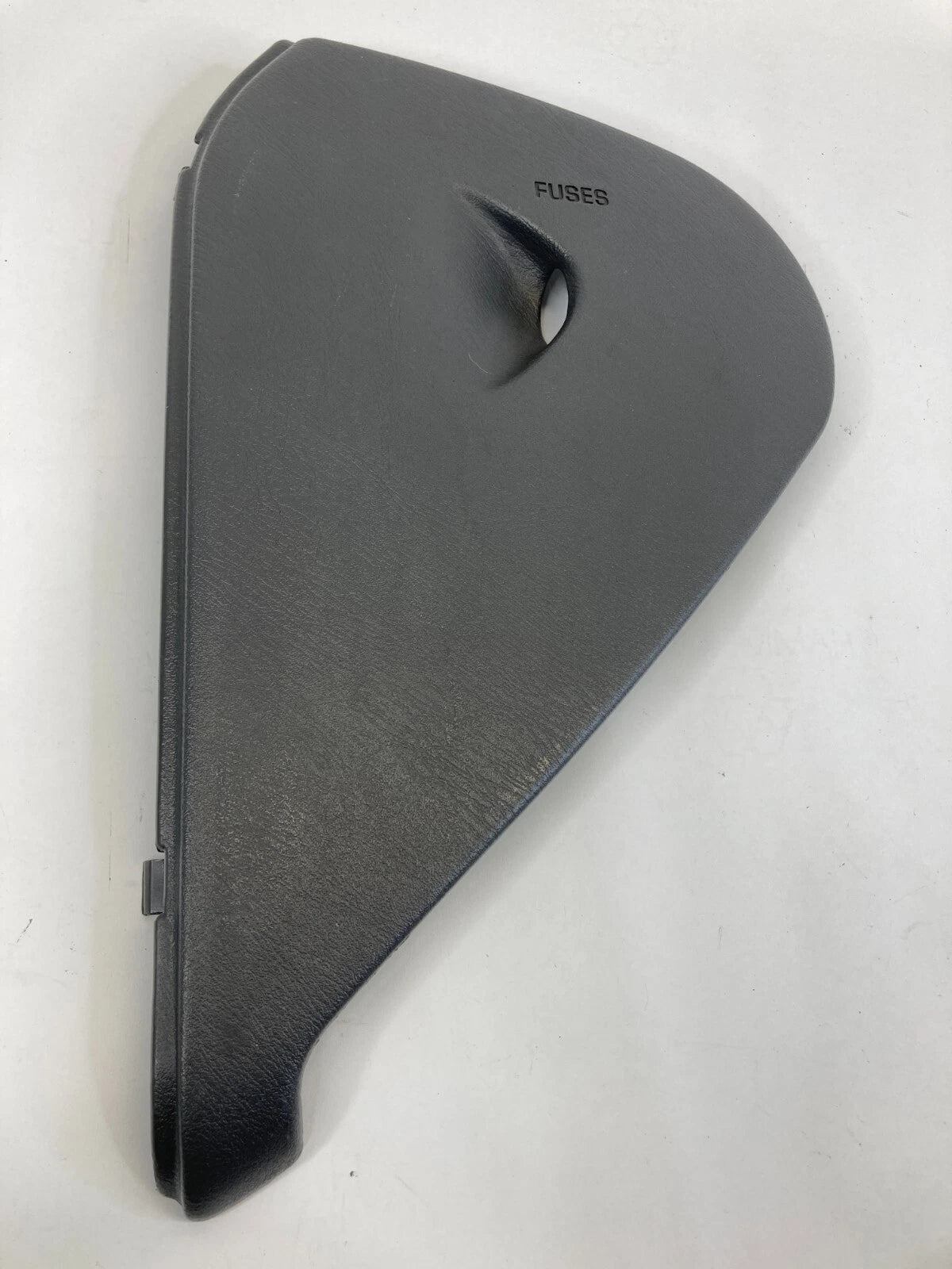 2001-2005 PONTIAC GRAND AM DASHBOARD LEFT SIDE END CAP FUSE BOX COVER 22624262