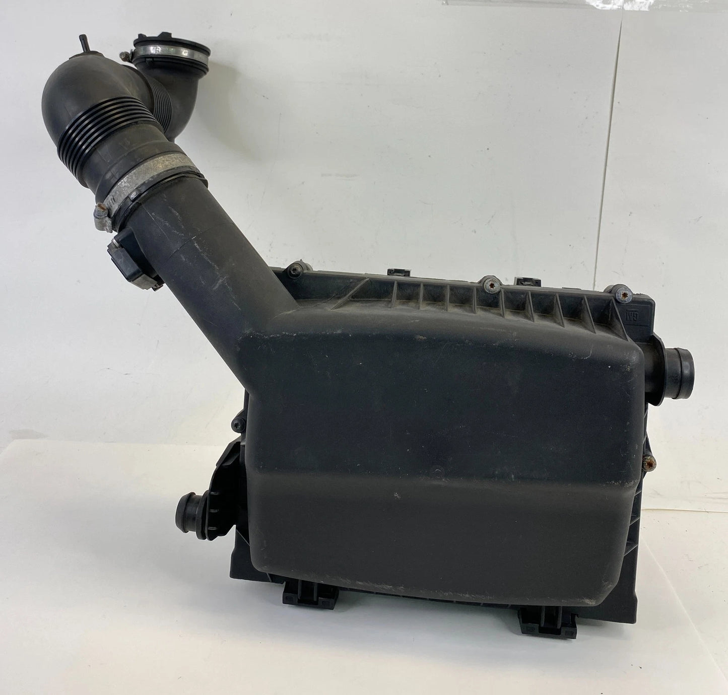 03-11 SAAB 9-3 2.0L AIR INTAKE AIR BOX FILTER COVER W/MAF SENSOR & HOSE 55559779