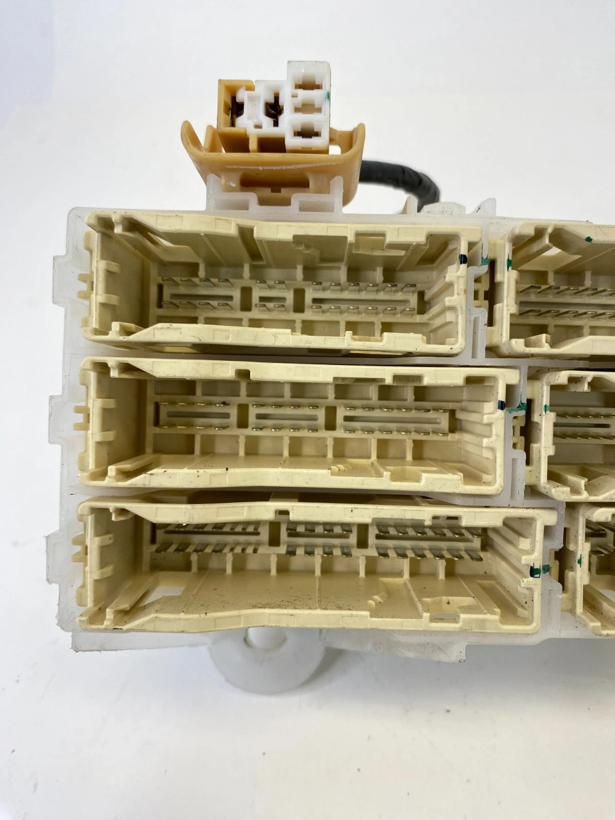 2004-2010 TOYOTA SIENNA FUSE BOX JUNCTION BLOCK RELAY MODULE W/PLUGS OEM