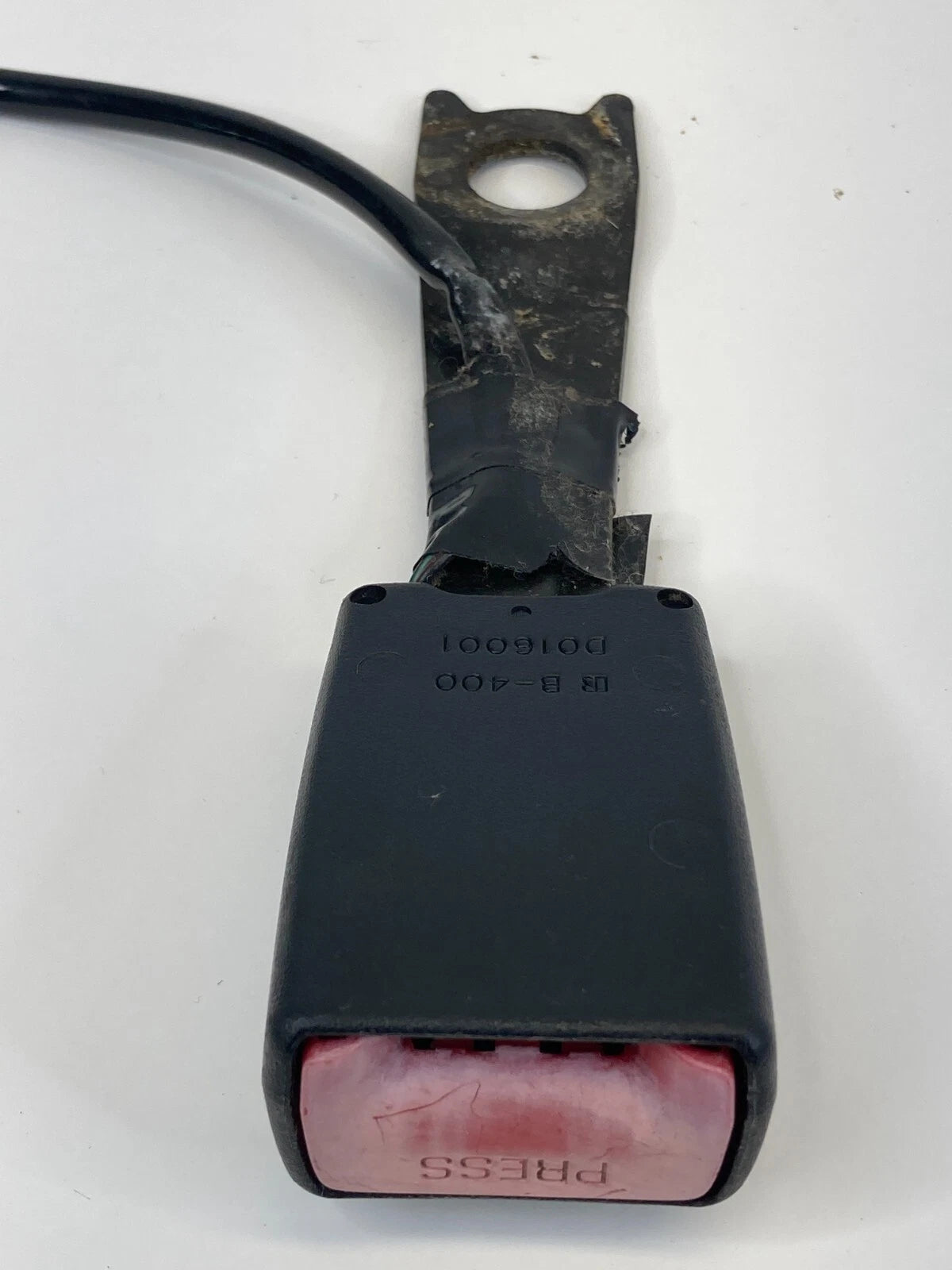01-03 LEXUS RX300 FRONT RIGHT PASSENGER SIDE SEAT BELT BUCKLE END RECEIVER OEM