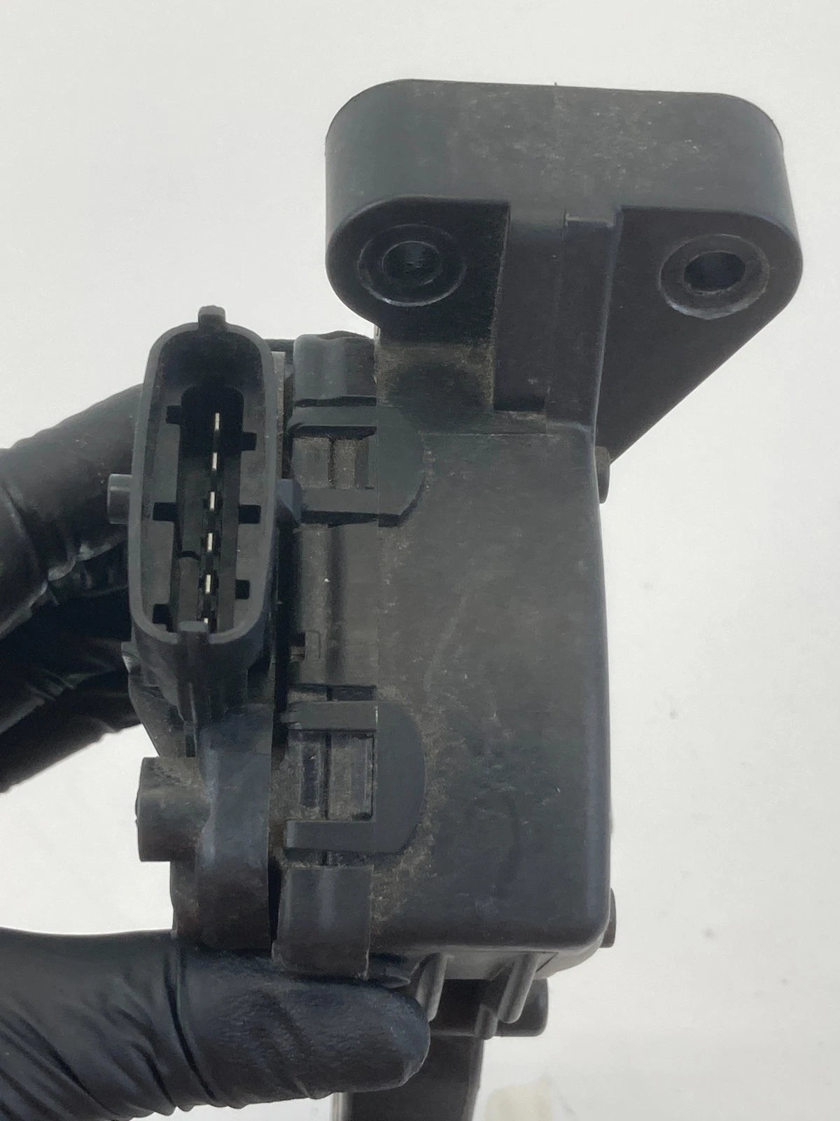 2010-2012 KIA SEDONA 3.5L V6 ACCELERATOR GAS PEDAL TRAVEL SENSOR 32700-4DXXX OEM