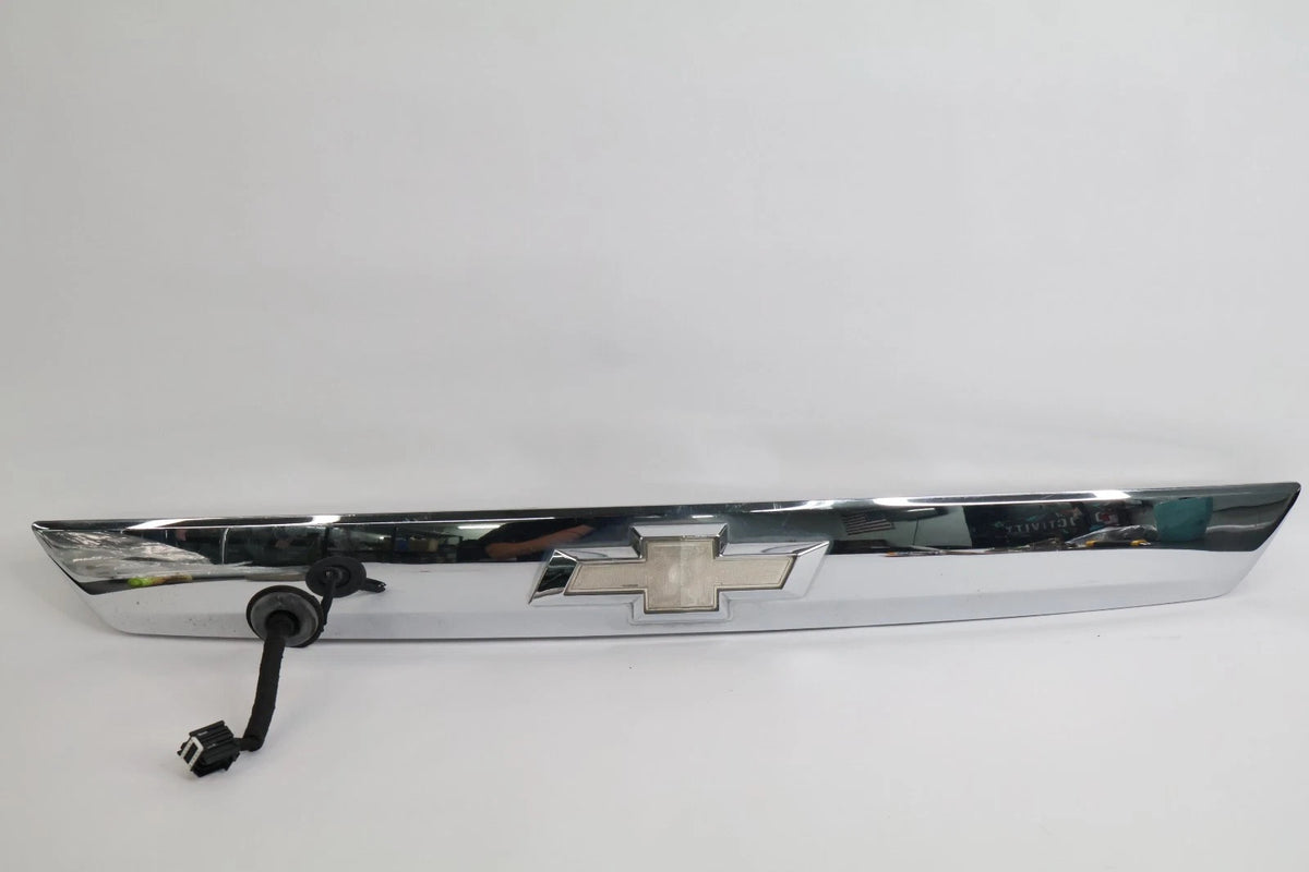 2010-2015 CHEVY EQUINOX TRUNK LIFTGATE CHROME TRIM MOLDING W/O CAMERA 22869810