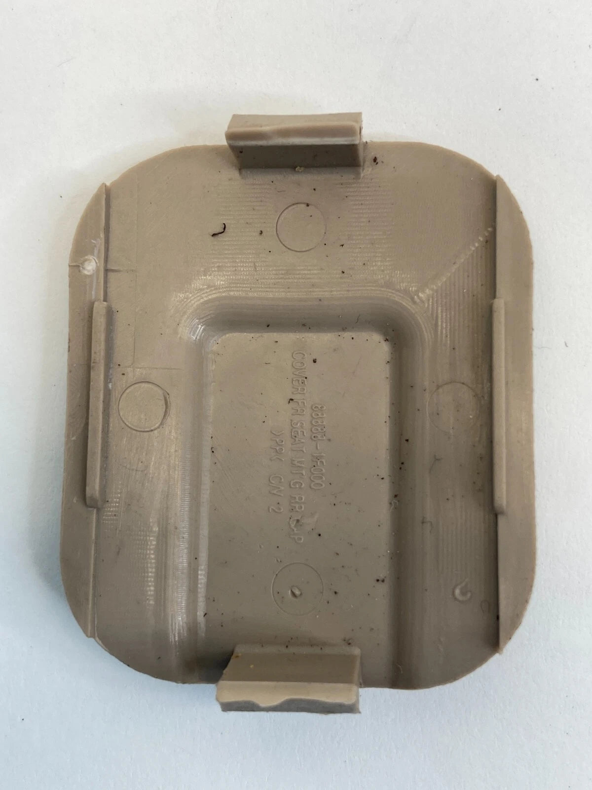 2005-2010 KIA SPORTAGE FRONT RIGHT SIDE SEAT TRACK BOLT COVER 88888-1F000 OEM