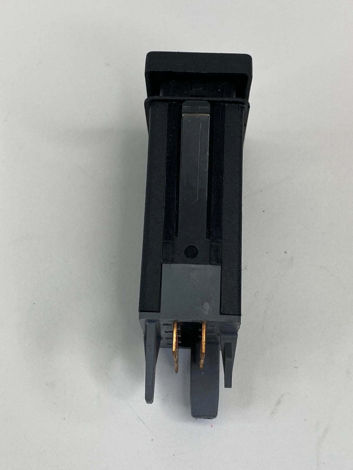 1998-2005 VOLKSWAGEN PASSAT EMERGENCY WARNING HAZARD LIGHT SWITCH 3B0953235D OEM