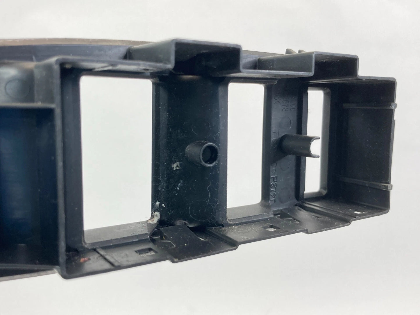 2010-2012 LINCOLN MKT FRONT LEFT DRIVER SIDE POWER MASTER WINDOW SWITCH BEZEL