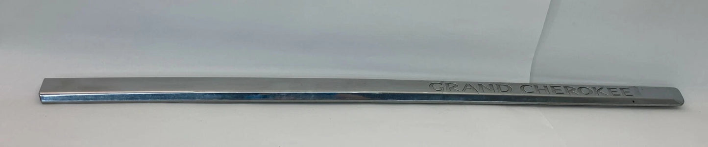 06 07 JEEP GRAND CHEROKEE FRONT RH PASSENGER DOOR LOWER MOLDING 04806274AA OEM