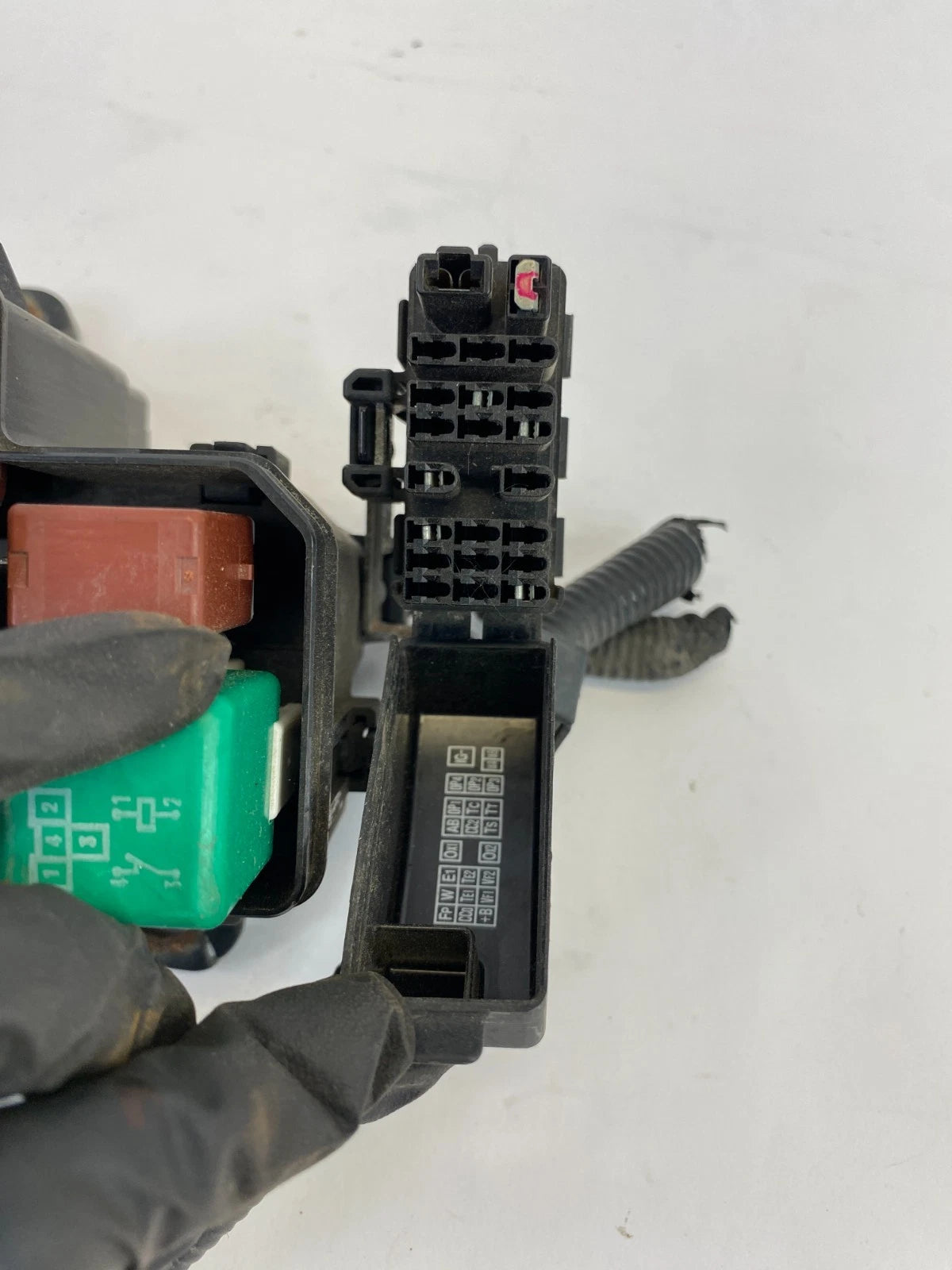 2001-2005 LEXUS GS300 3.0L A/T ENGINE FUSE BOX RELAY JUNCTION BLOCK OEM