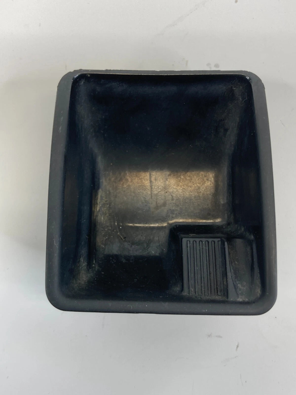 2005-2007 CHRYSLER 300 CENTER CONSOLE ASH TRAY STORAGE COMPARTMENT OEM