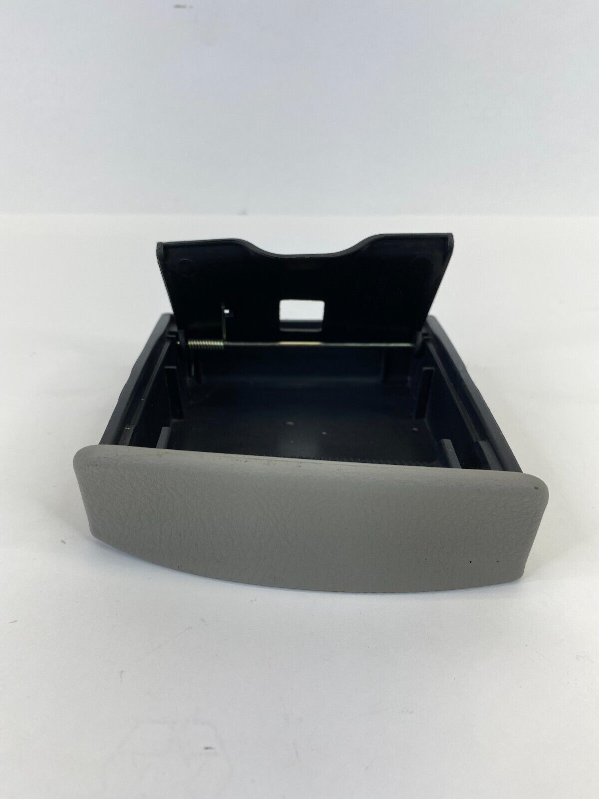 2004-2006 Kia Spectra Spectra5 Dash Instrument Panel Ashtray Ash Tray Storage