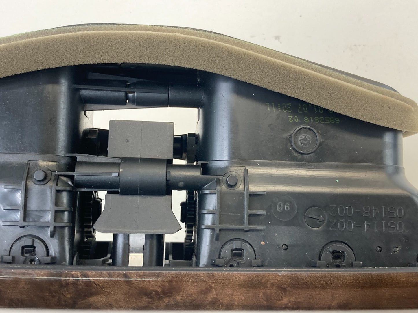 2004-2007 BMW 525i 2008-2010 BMW 535i Dash Right Side Trim Molding w/ Air Vents