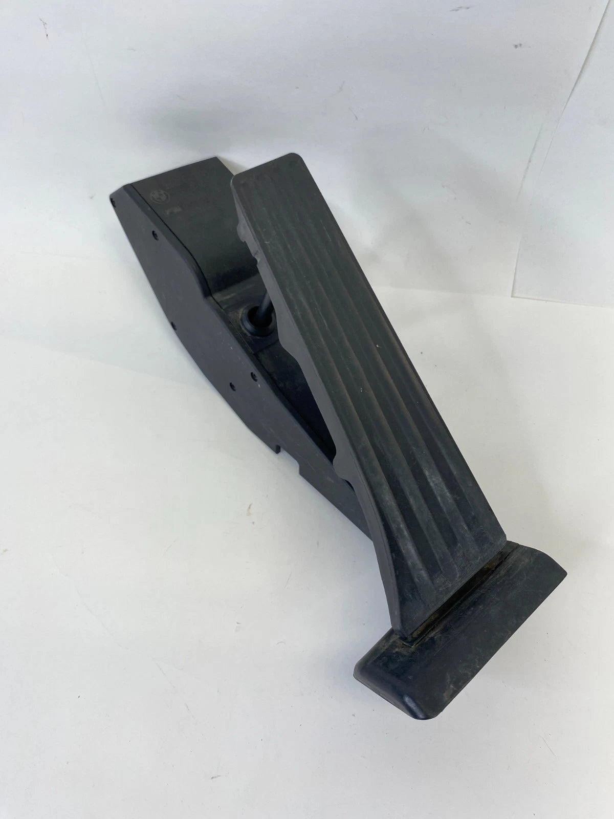 2000-2006 BMW X5 01-05 330i GAS PEDAL ACCELERATOR TRAVEL SENSOR 35426772705 OEM