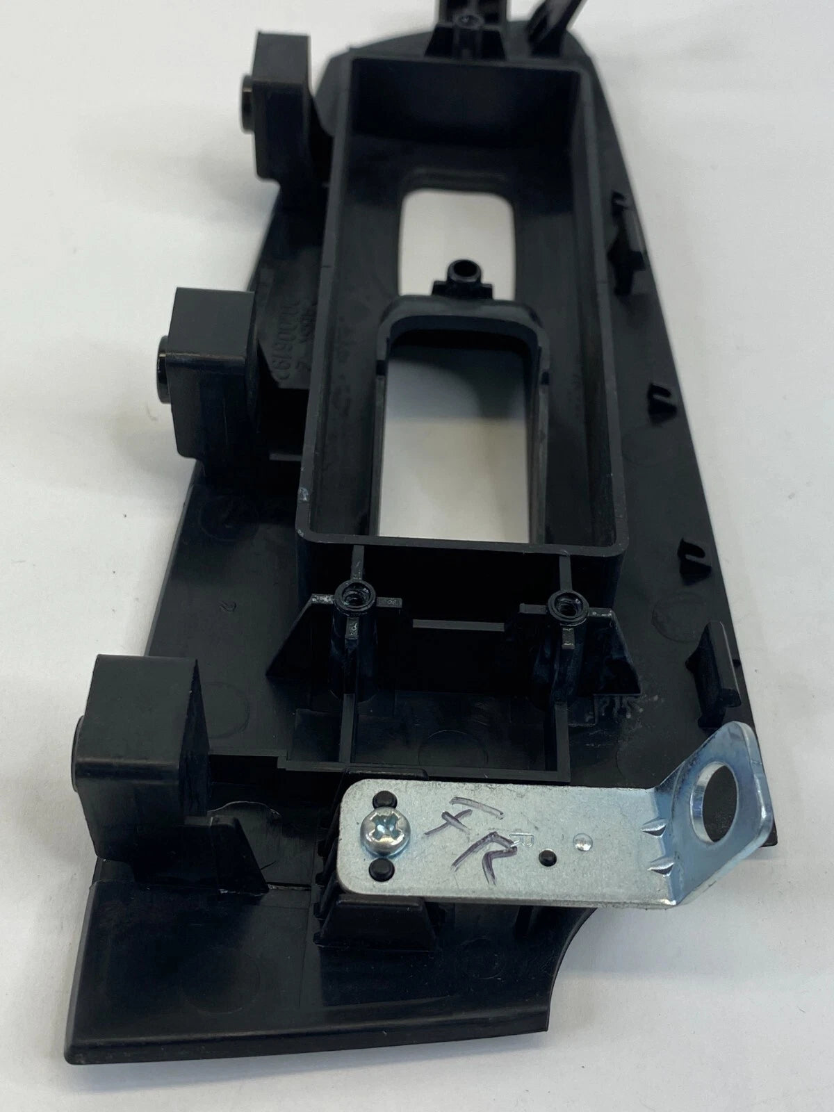 2010-2013 KIA FORTE FRONT RIGHT PASSENGER WINDOW SWITCH TRIM BEZEL 201006192