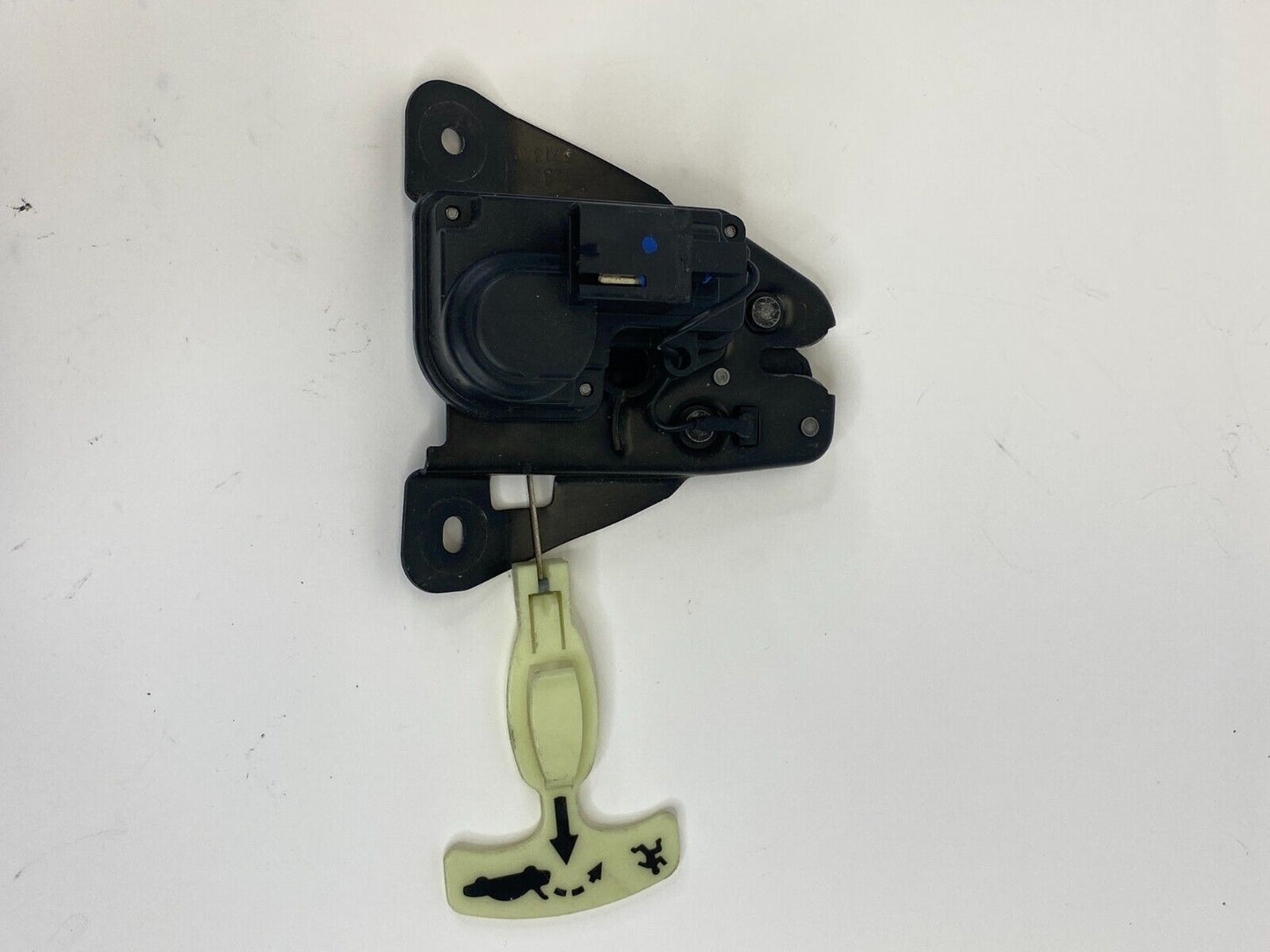 2013 2014 2015 2016 Dodge Dart Sedan Rear Trunk Lid Lock Latch Actuator OEM