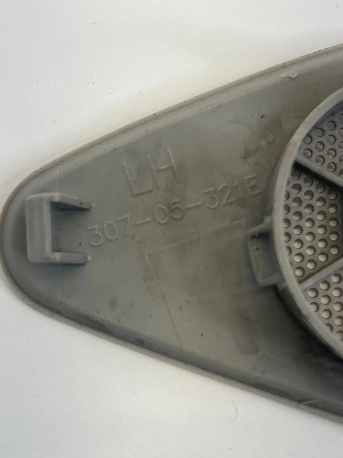 09-17 CHEVROLET TRAVERSE FRONT LEFT PILLAR SPEAKER GRILLER COVER TRIM 30705321E