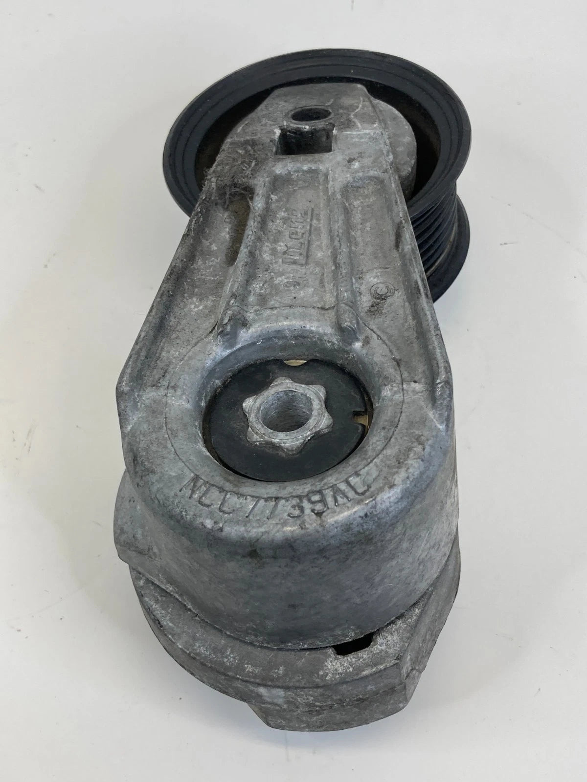 09 JAGUAR XF 4.2L V8 ENGINE DRIVE SERPENTINE BELT TENSIONER PULLEY NCC7739AC OEM