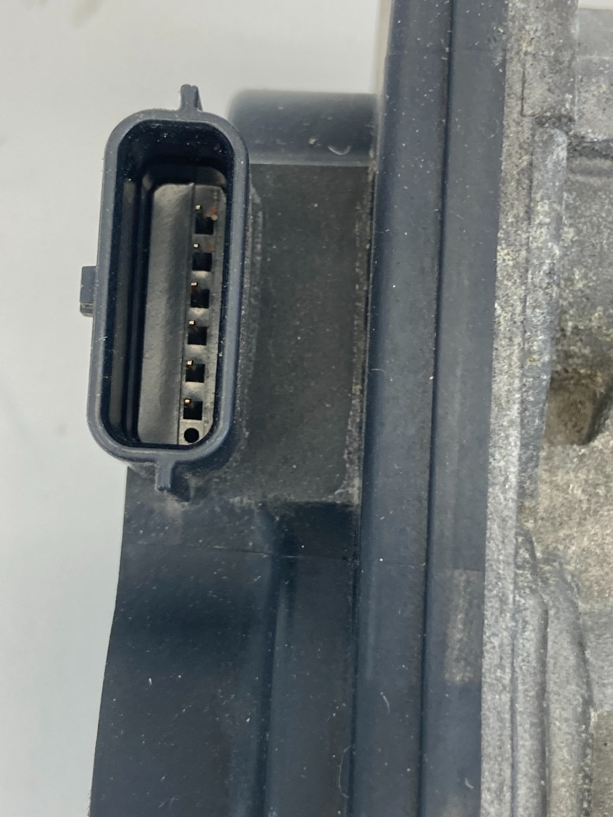 2008-2013 Infiniti G37 3.7L Left Throttle Body Throttle Valve Assy OEM