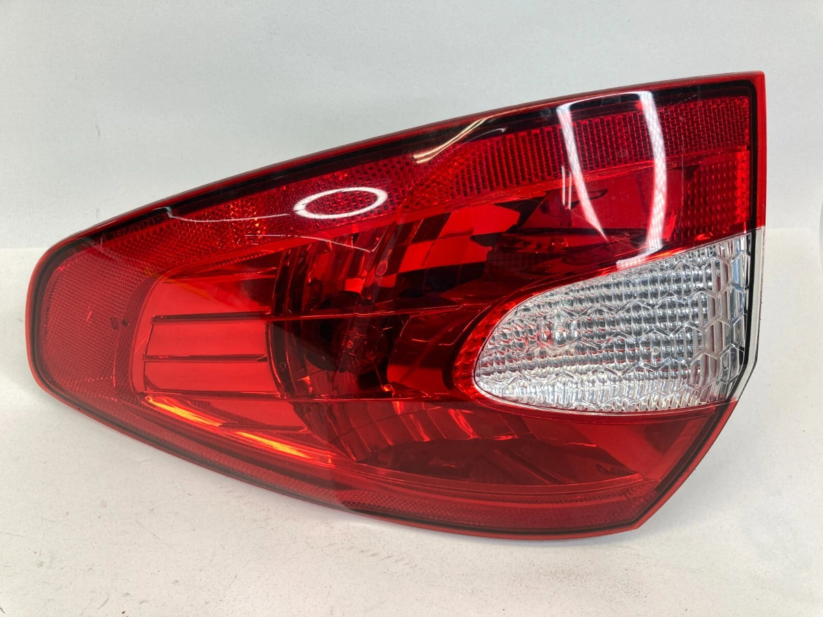 2011-2013 FORD FIESTA SEDAN PASSENGER RIGHT RR OUTER TAILLIGHT AE8313B504AC OEM