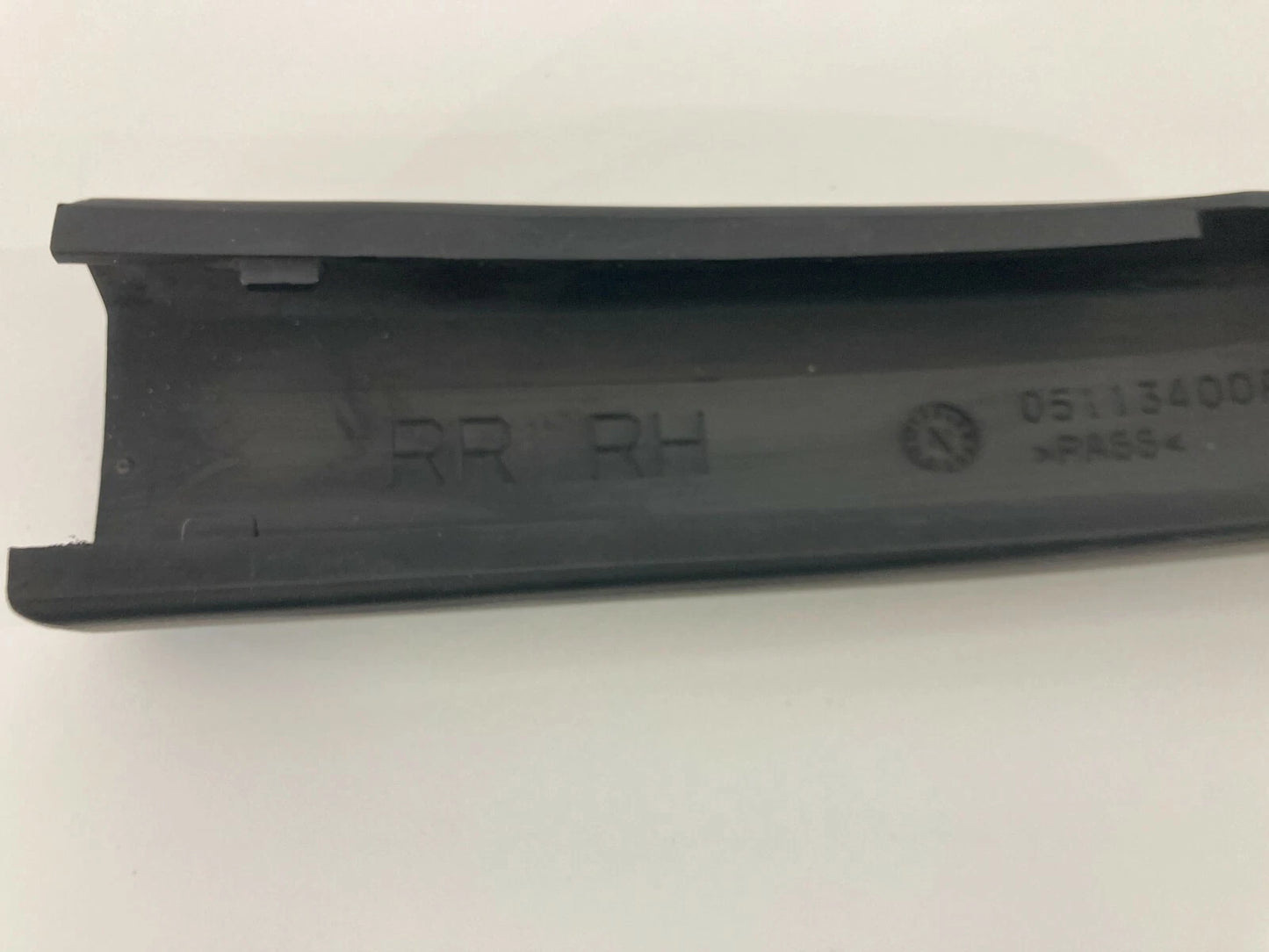 09-14 VOLKSWAGEN ROUTAN REAR RIGHT ROOF RACK UPPER COVER SIDE RAIL 5113400AB OEM