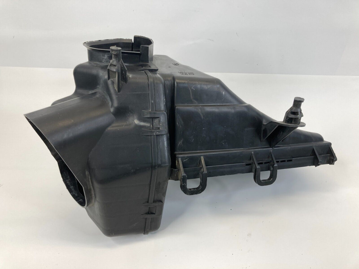 2002-2006 Nissan Altima 3.5L Air Intake Cleaner Box Lower Housing OEM