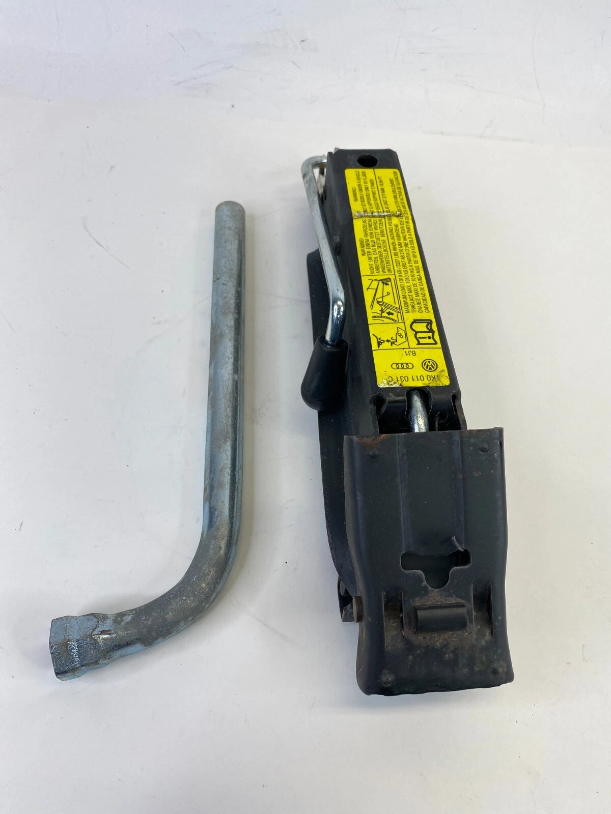 2005-2014 VOLKSWAGEN JETTA EMERGENCY TRUNK LIFT JACK WITH HANDLE 1K0011031C OEM