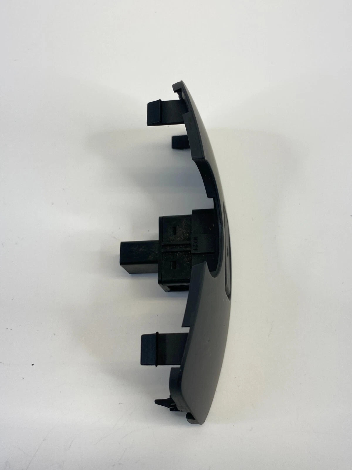 2013-2015 CHEVROLET SPARK CENTER LOWER DASH RADIO IMPUT SOCKET PORT 299101407