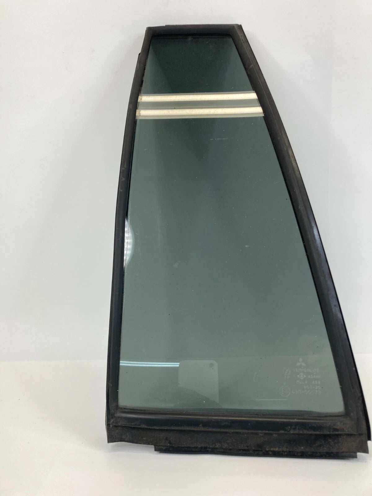 97-04 MONTERO SPORT REAR LEFT BACK SIDE DOOR FIXED GLASS WINDOW VENT E643R-00073