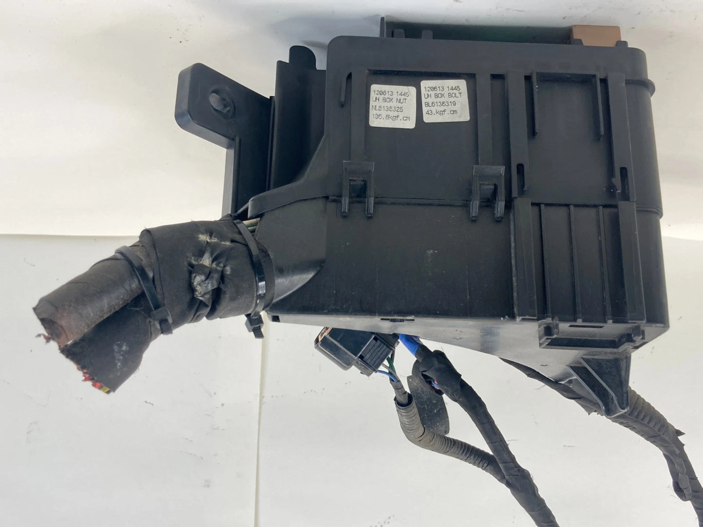 2011-2014 HYUNDAI SONATA 2.4L L4 A/T ENGINE COMPARTMENT FUSE BOX RELAY JUNCTION