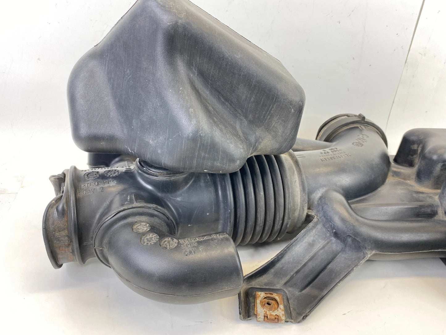 2007 2008 FORD EXPEDITION 5.4L 4WD AIR INTAKE HOSE DUCT PIPE 7L14-9F805-AH OEM