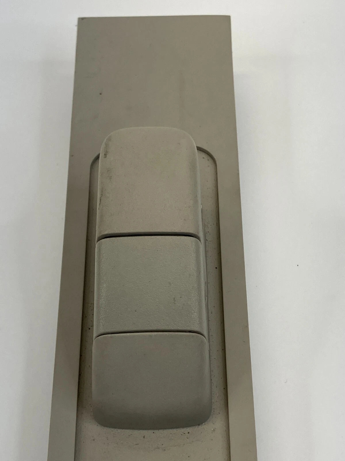 2014-2019 FORD FIESTA FRONT RIGHT SIDE SEAT BELT HEIGHT ADJUSTER 34062335B OEM