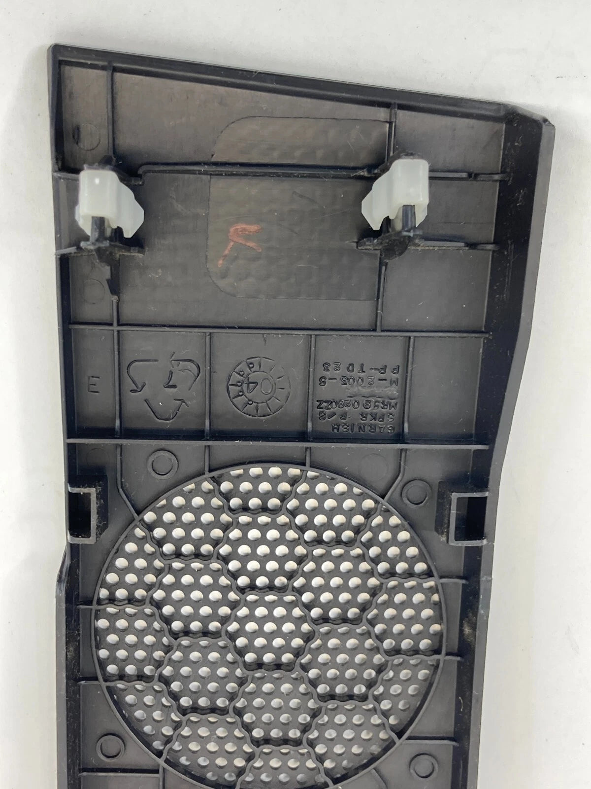 2004-2012 MITSUBISHI GALANT FRONT RIGHT SIDE DASH SPEAKER GRILLE TRIM MR590280ZZ