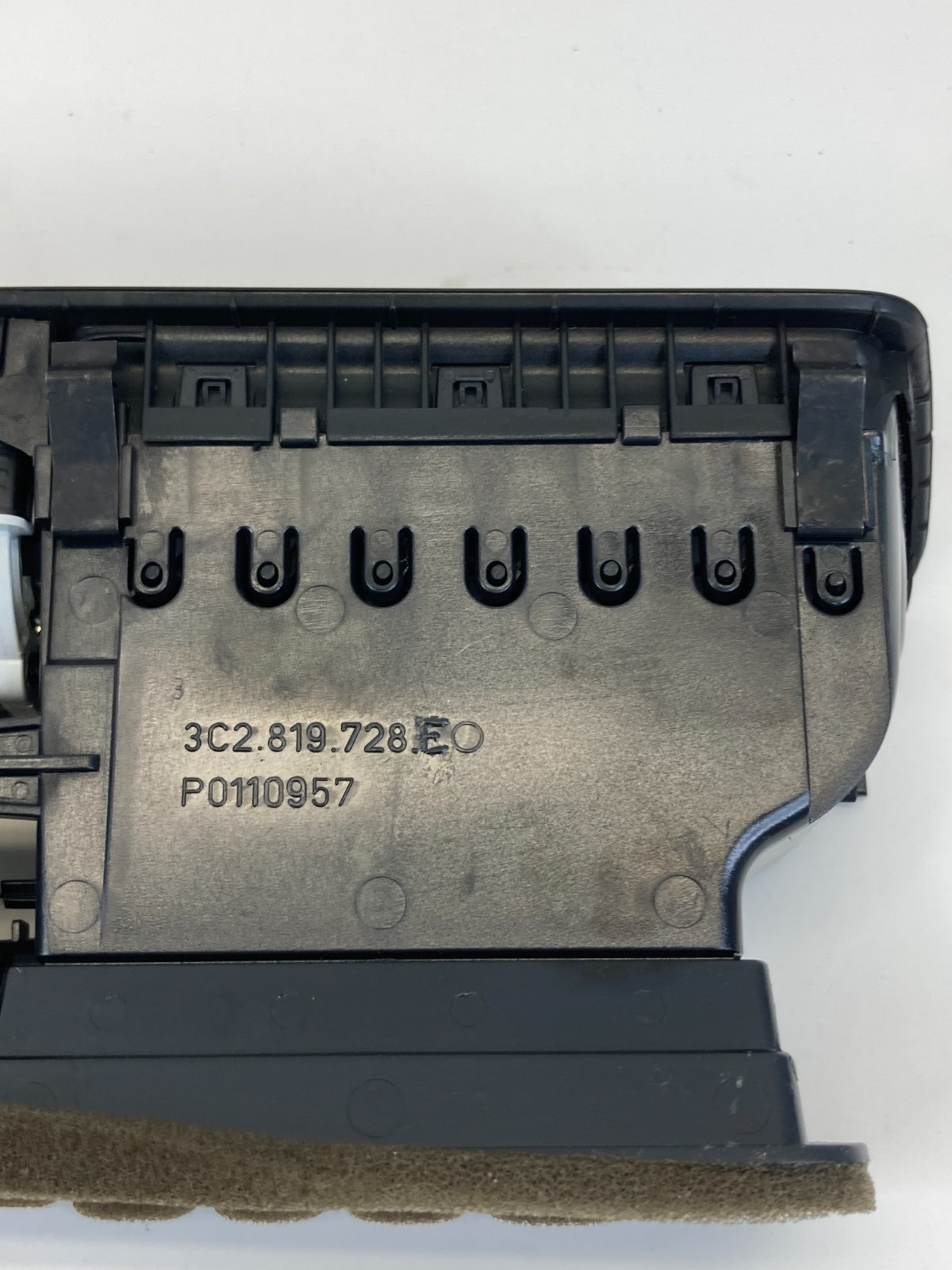 2009-2011 Volkswagen CC Front Center Dash Air Vent Dual Grille 3C1819728F OEM