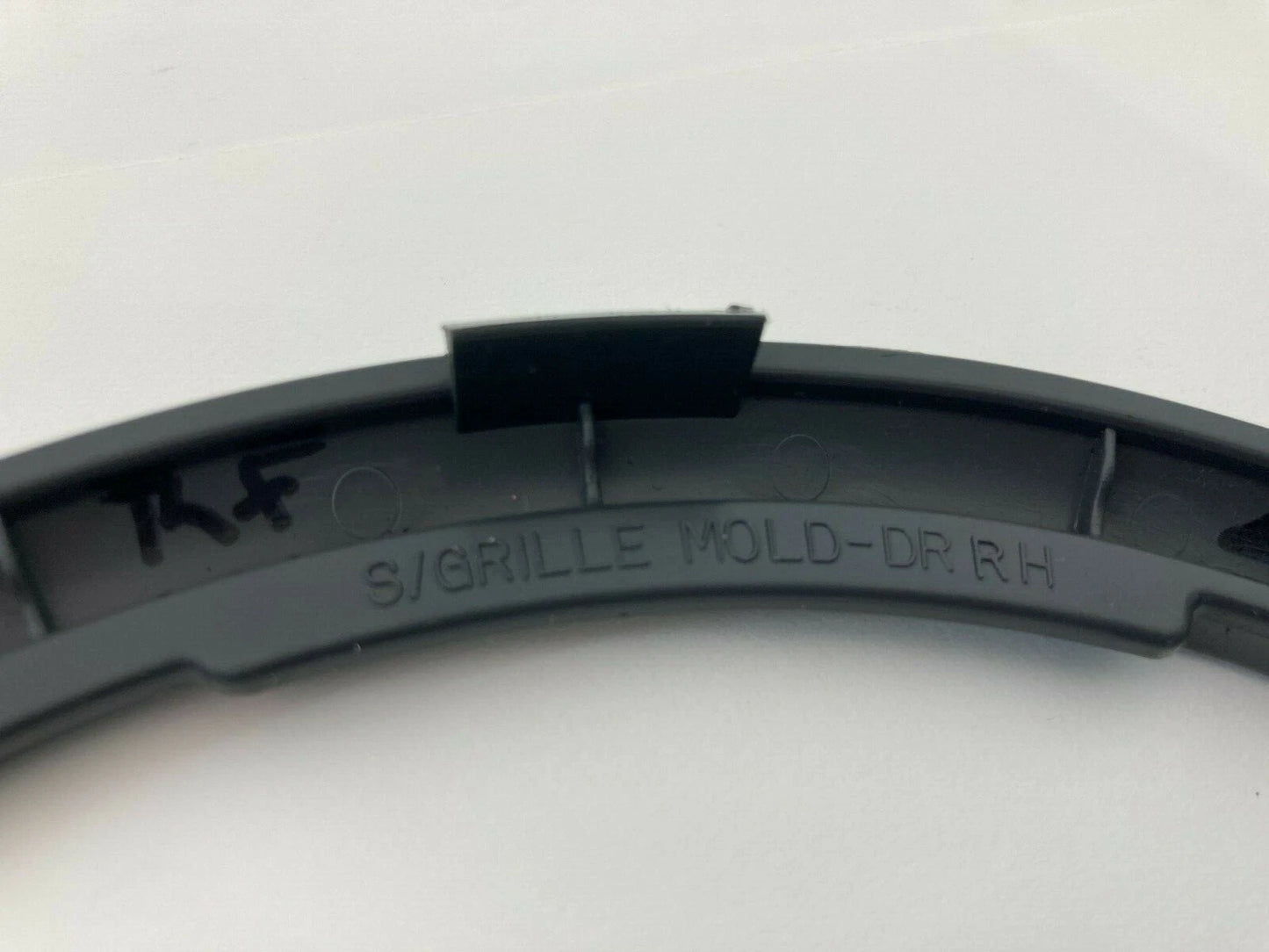 2003-2009 KIA SORENTO FRONT RH PASSENGER DOOR SPEAKER COVER TRIM OEM 823113E000
