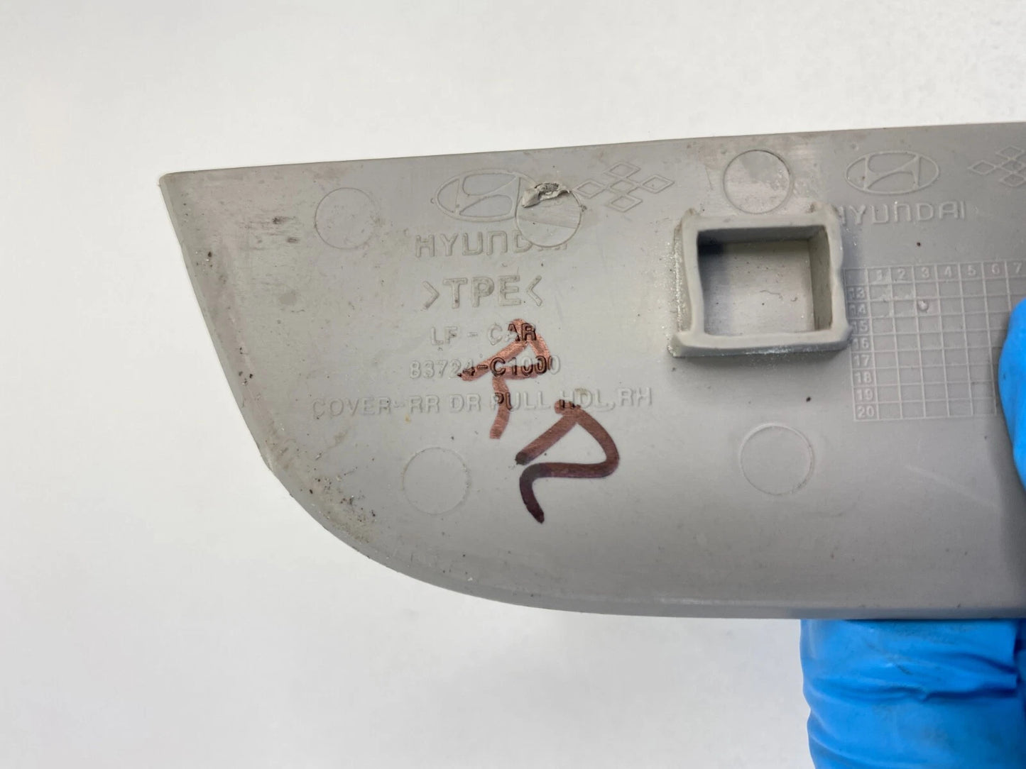 2015-2019 HYUNDAI SONATA REAR RIGHT SIDE DOOR PULL HANDLE CAP TRIM 83724-C1000