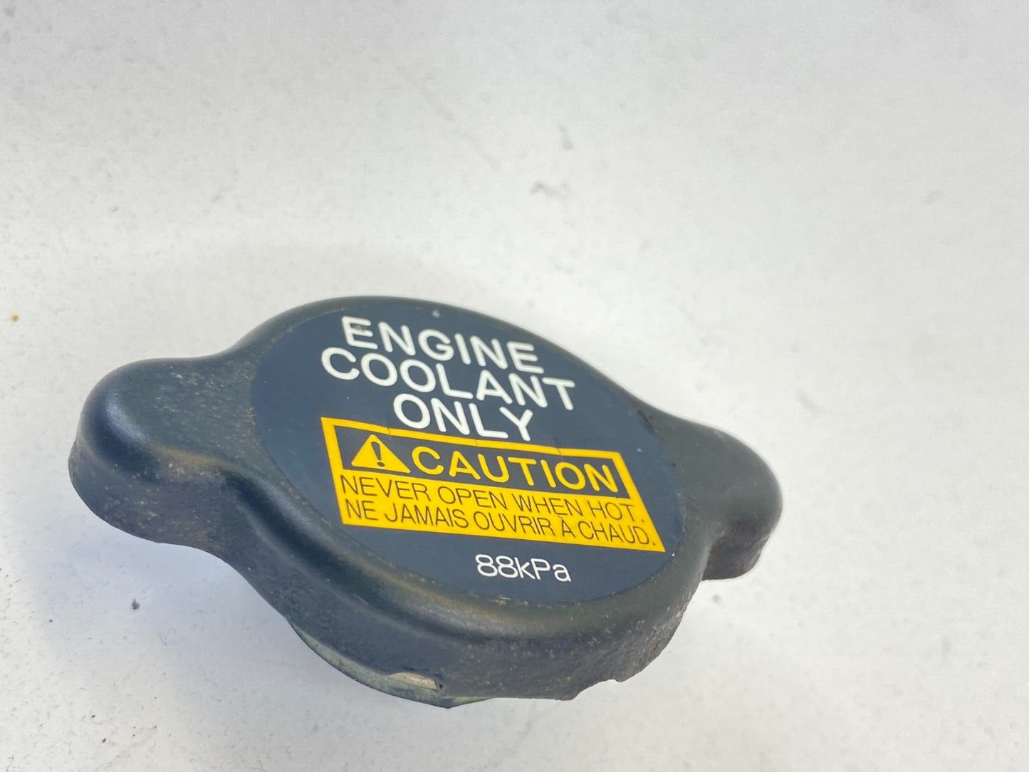 1998-2000 Lexus LS400 Engine Radiator Coolant Tank Cap Radiator Lid OEM