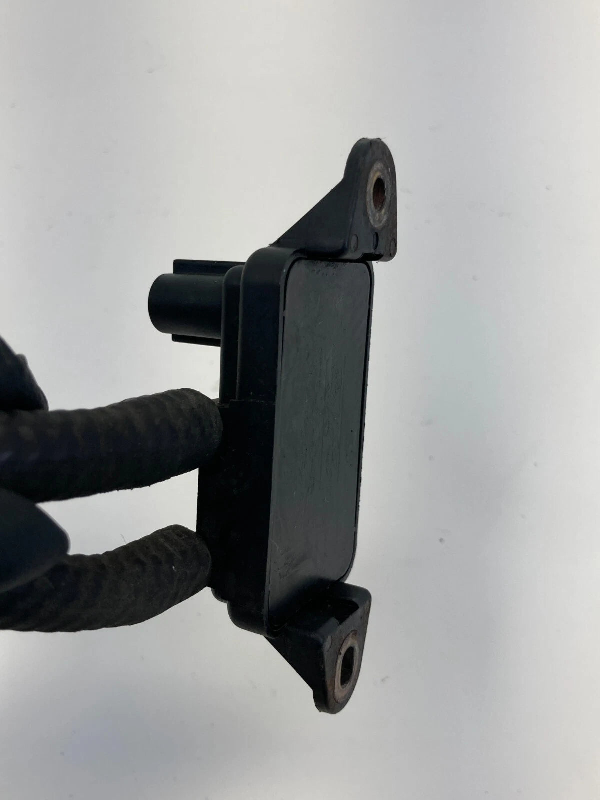 97-06 FORD EXPEDITION EXHAUST GAS RECIRCULATION EGR PRESSURE SENSOR W/ CONNECTOR