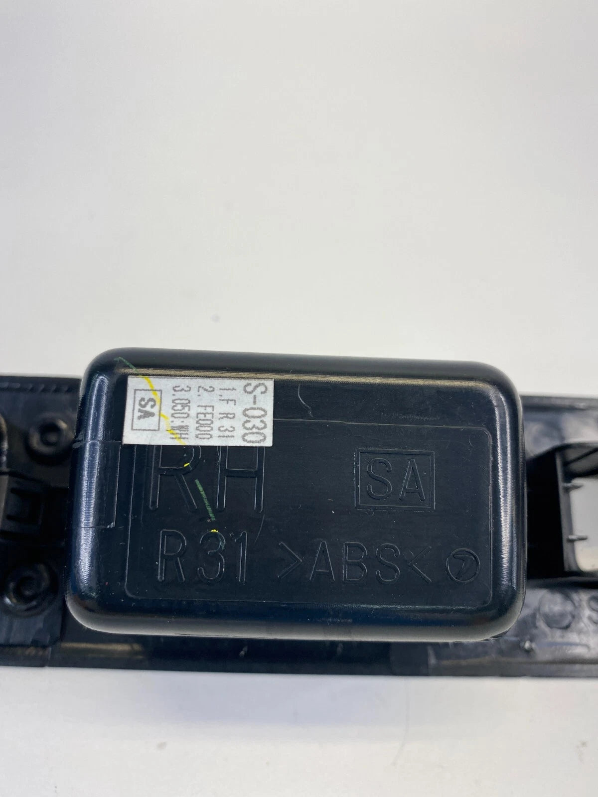 2003-2008 SUBARU FORESTER FRONT RIGHT SIDE DOOR WINDOW SWITCH BEZEL TRIM COVER