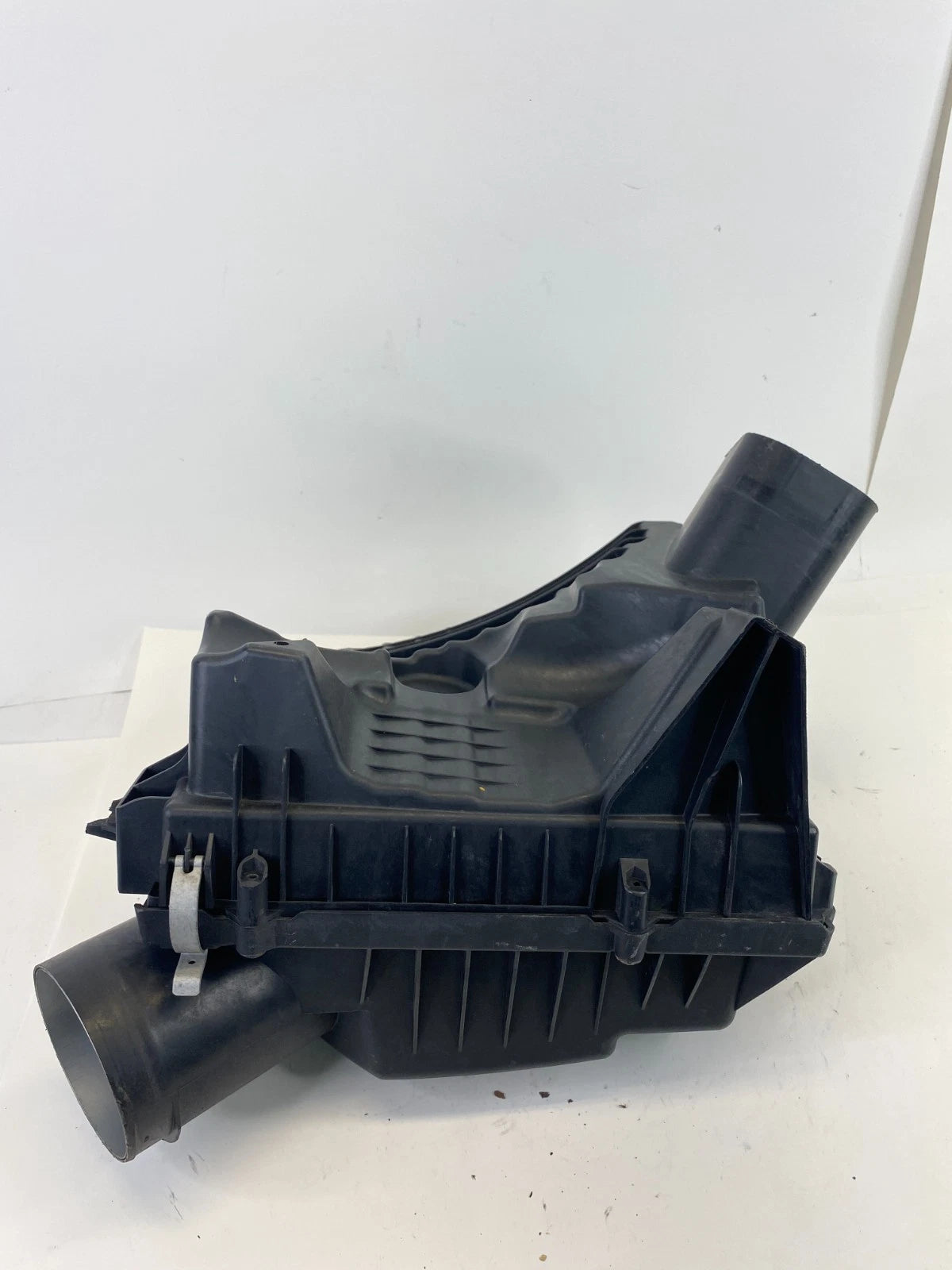 2010 2011 Buick LaCrosse 3.6L V6 Air Intake Cleaner Box Housing Assembly OEM