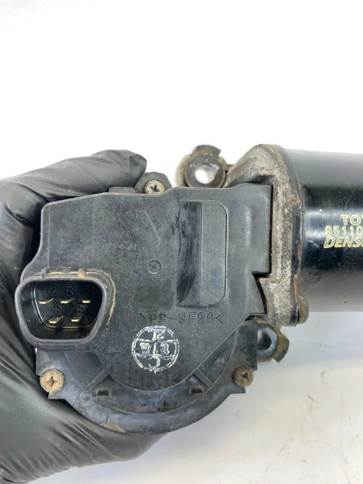 2000-2006 TOYOTA TUNDRA FRONT WINDSHIELD WIPER MOTOR ASSEMBLY 85110-0C020