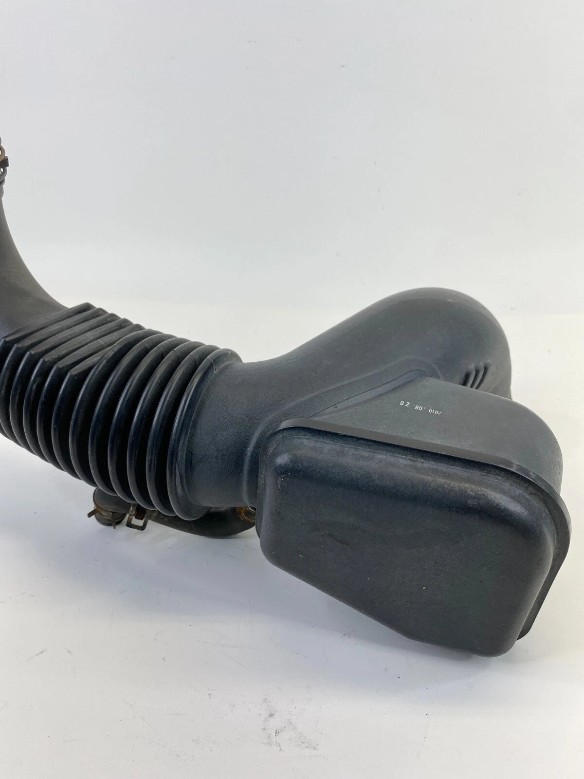 11-14 HYUNDAI SONATA 2.4L AT AIR CLEANER INTAKE DUCT HOSE TUBE OEM 28130-3Q160