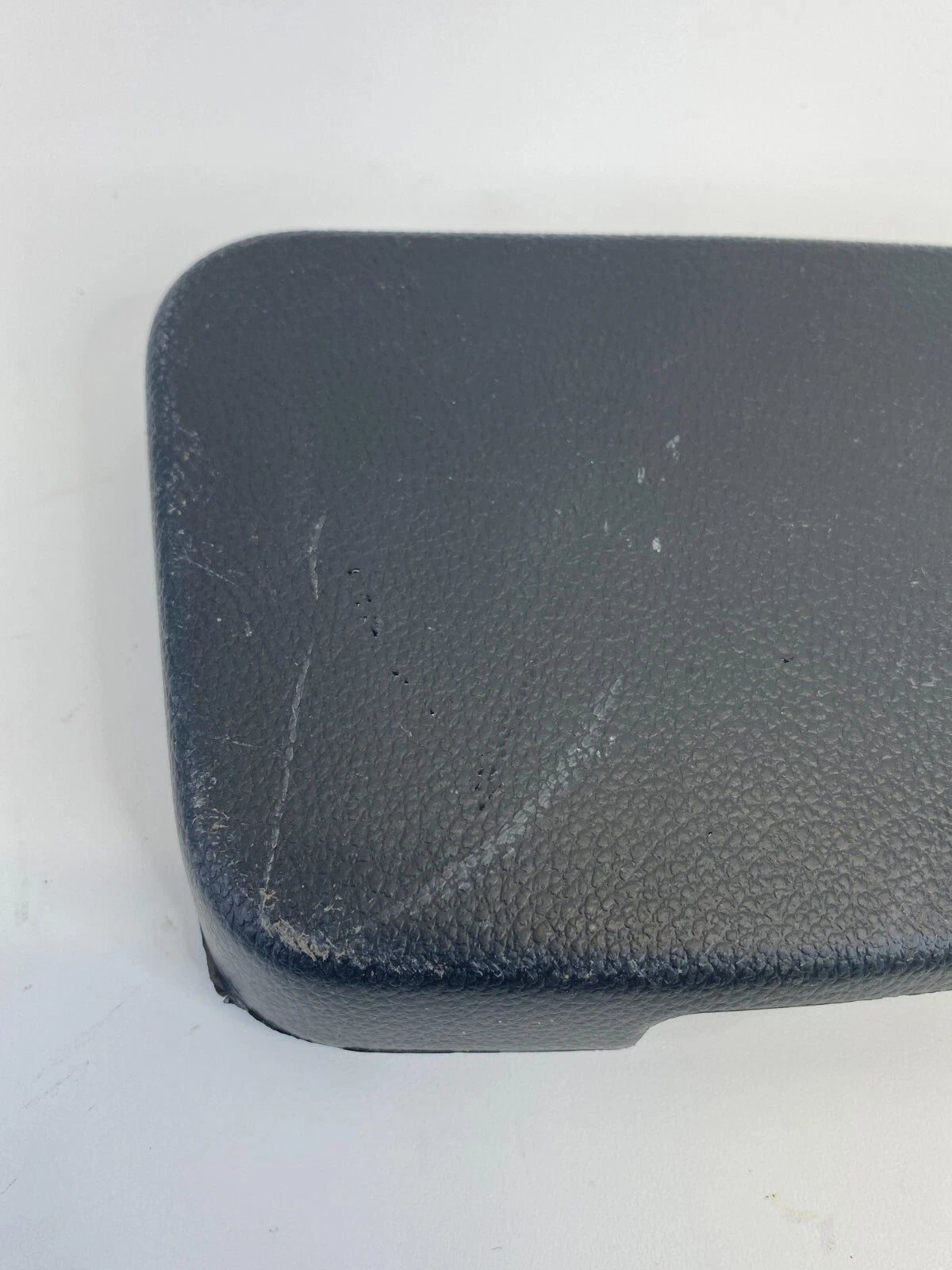 2012-2015 CHEVROLET CAPTIVA SPORT RIGHT SIDE SEAT BELT COVER TRIM CAP 96838889